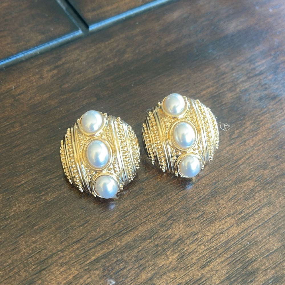 SOLD. Chunky gold tone earrings